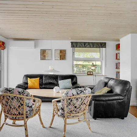 3 Bedroom Pet Friendly In 別荘 Hejls